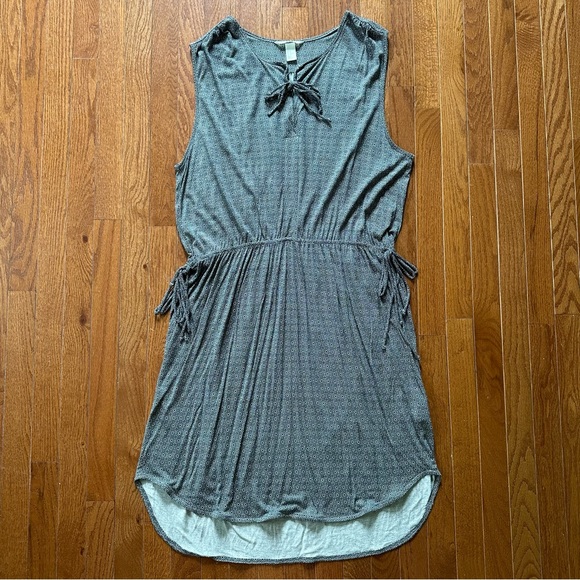 H&M women’s summer dress size extra large XL sleeveless white black geometric - Picture 1 of 13